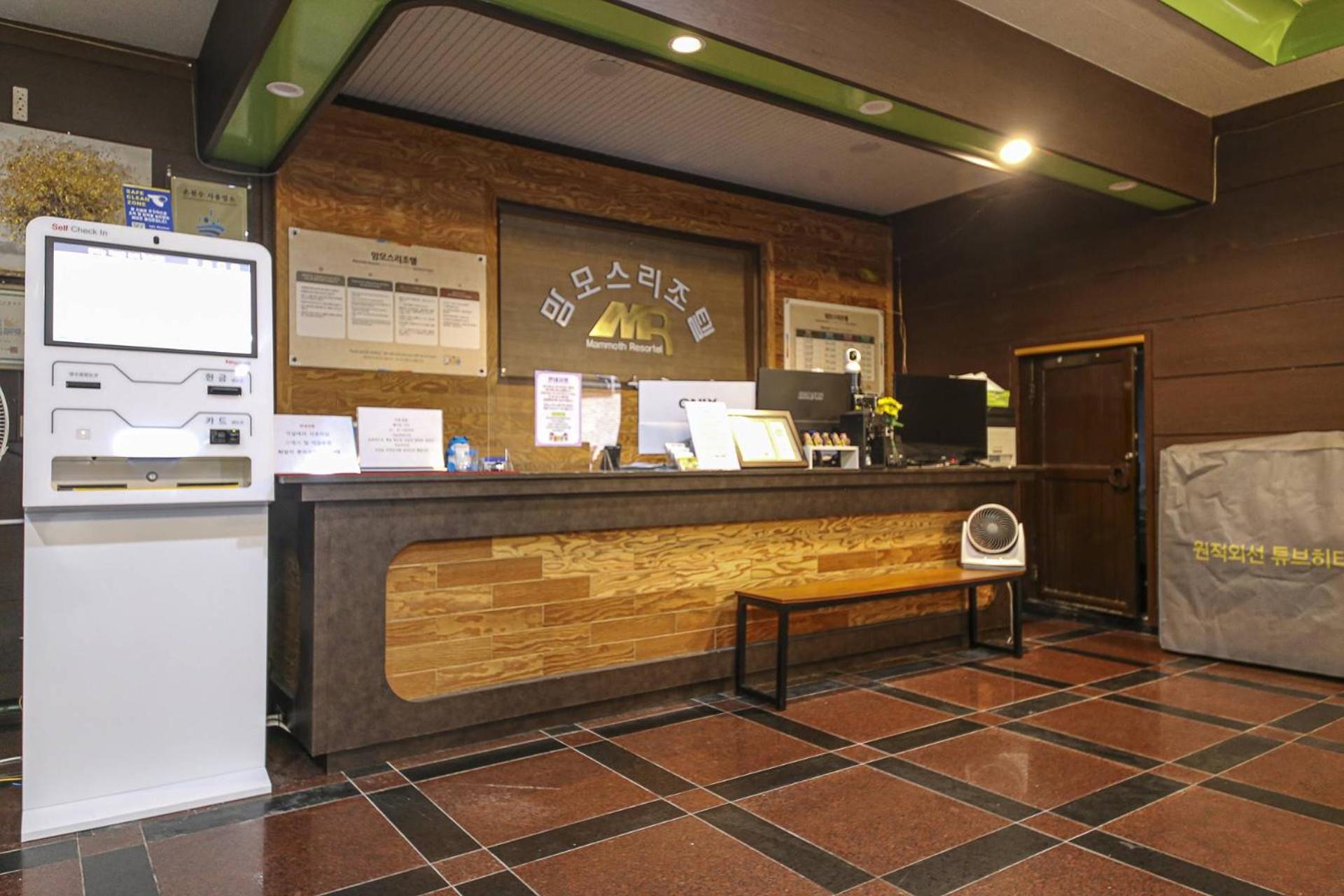 Seorak Hot Spring Mammoth Resotel Sokcho Ngoại thất bức ảnh